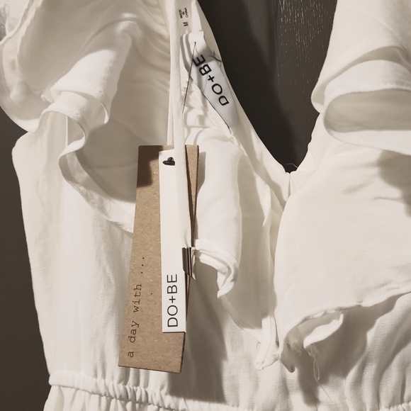 Do+Be Ruffelneck Jumpsuit Offwhite SzM NWT - Picture 4 of 6